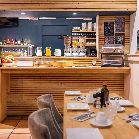 Le Relais De La Caleche Отель 2*
